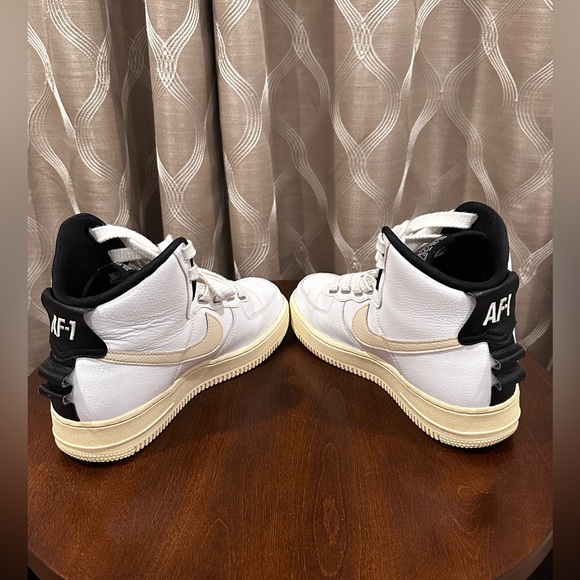 Nike Unique Women’s Air Force 1 High Utility White Light Cream Reverse Tag 8.5 - Picture 9 of 13